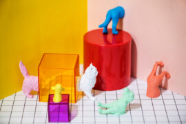 fond coloré, figurine d'animaux colorés, effet design